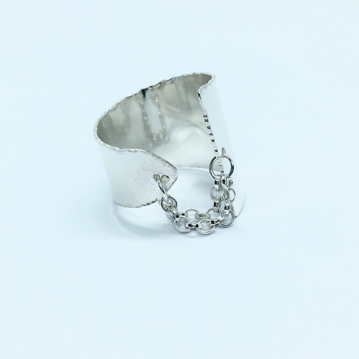 Bsilvermaverick's tweet photo. Smooth with hammered edge. Bold with delicate chains. One-off designs in silver for those who appreciate individual style. #HandmadeHour #silverring #contemporarysilver #stylelover @HandmadeHour @Justacard1 #supportsmallbusiness #northeast #Teesside https://t.co/HXMxp17qWZ