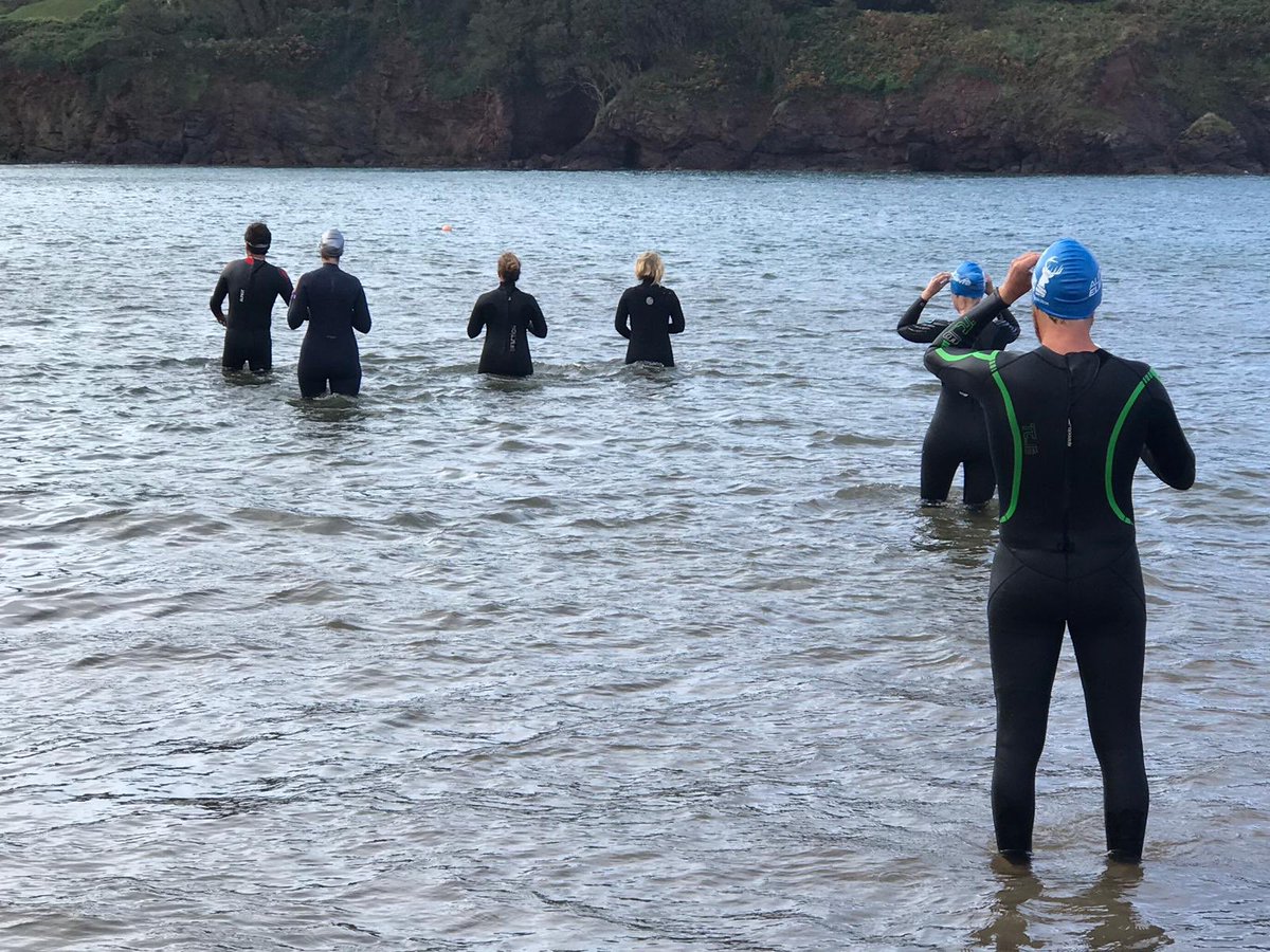 LoubielouW's tweet photo. Delighted that during our cove swim we were joined by an inquisitive seal. Sooo playful @KathRoperMSGD @elesbelles_TW #mademyheartsing #devonswimming https://t.co/XnEEpEVEAF