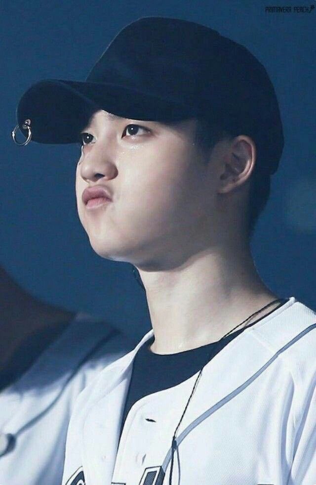 *•.¸♡ 𝐃-𝟒𝟗𝟎 ♡¸.•*I wonder if you heard about EXplOration in BKK and maybe you’re laughing your ass off from all the things Chanyeol and the others did. I hope you’re happy and healthy always. I love you.  #도경수  #디오  @weareoneEXO