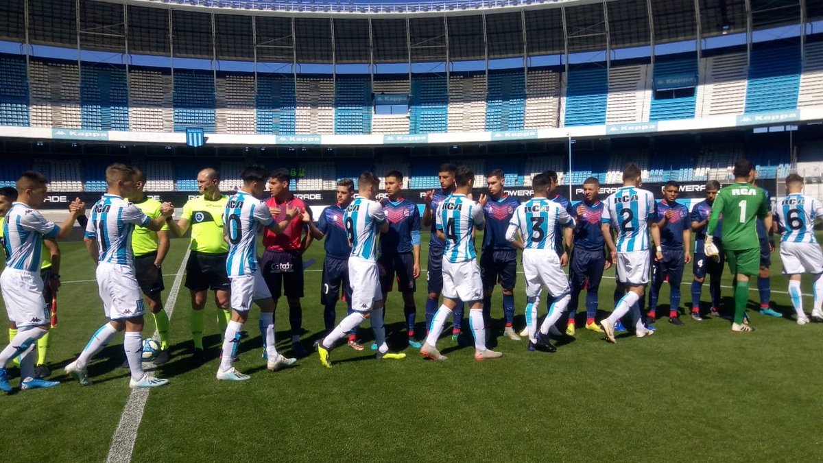 DataRacingOK's tweet photo. #RACING - En un partido disputado en el #Cilindro, la Reserva académica derrotó por 3 - 0 a #Arsenal.
Federico #Vietto, Iván #Maggi y Federico #Rotela convirtieron los goles del equipo dirigido por Mauro #Gerk.
¡Vamos los pibes! 👏👏👏 https://t.co/dQrK7EbXEi