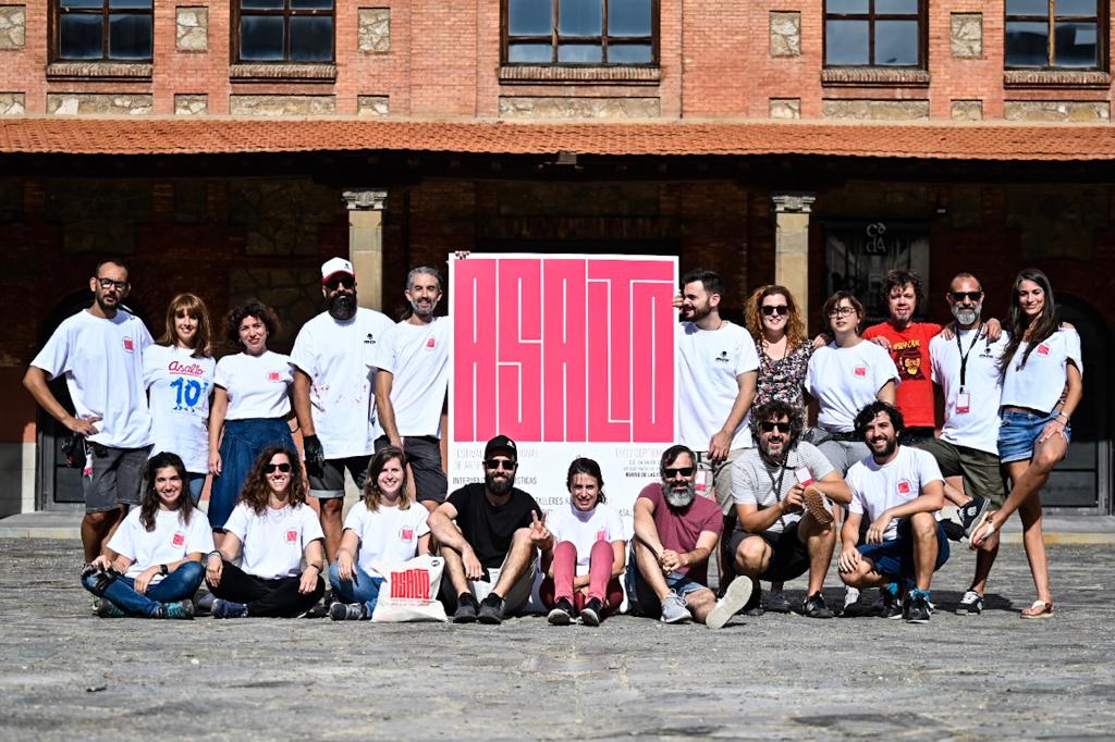 festivalasalto's tweet photo. Esto es todo, amigos! #Asalto2019 termina, pero quedan sus obras en las calles de Las Fuentes en Zaragoza, seguid la ruta!!! https://t.co/NHMQ8Yt6fK