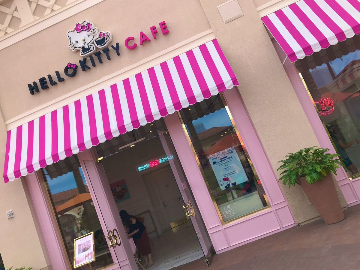 I’m obsessed with #hellokittycafe #oc