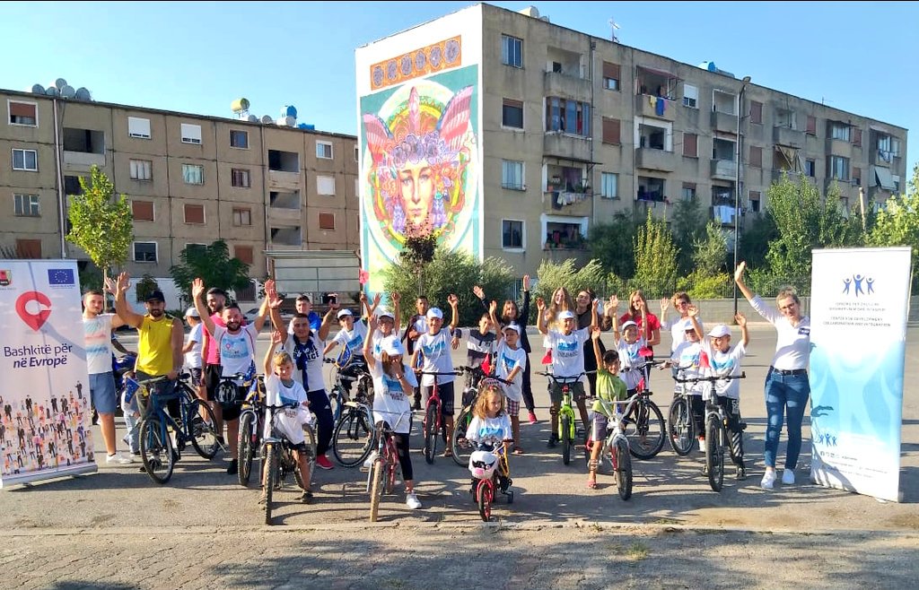 FlorjanMuhaj's tweet photo. Such a beautiful day in 📍Patos🇦🇱! I showed my bike🚲 some l❤ve. So did many other kids & youngsters in the city organized by the #EUCorner🇪🇺 & #CDCIPatos 4 the #WorldCarFreeDay during the #EuropeanMobilityWeek. Fun, healthy and #sustainable! Future is ours!💪
#SDGs
@EUinAlbania https://t.co/Bm3eY1g5Nw