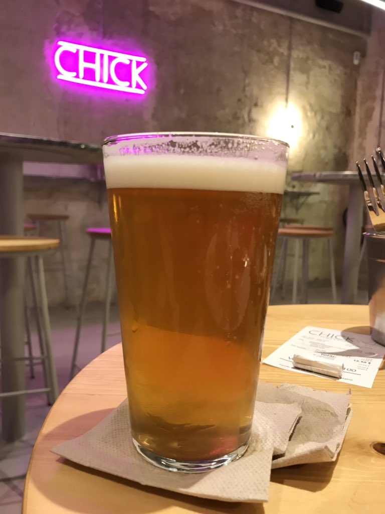 tamasbocsi's tweet photo. Great #restaurant in my neighborhood serving delicious #chicken dishes: #Chick ... with gorgeous craftbeer from #Virtus...so good and they have a #vegetarian dish as well 🤩🤩🤩
#madrid #food #coleslaw #malasana #ilovefood #cervezasvirtus #dinner #lager #ipa #indiapaleale https://t.co/N5Fft2coAC