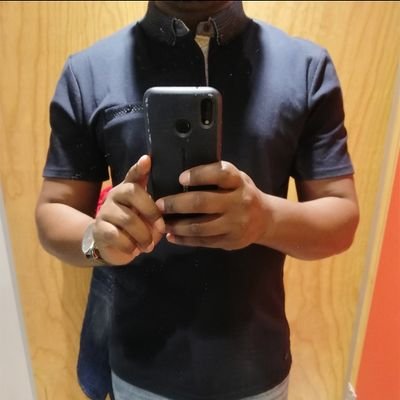 Press_TG's tweet photo. #AviRoast19 I found his head 😅 https://t.co/zxi79qi38K