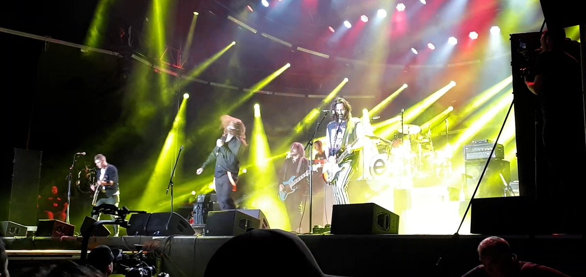 BrydenHunter16's tweet photo. Fuck I love seeing @TheGloriousSons live https://t.co/ospv69oV0t