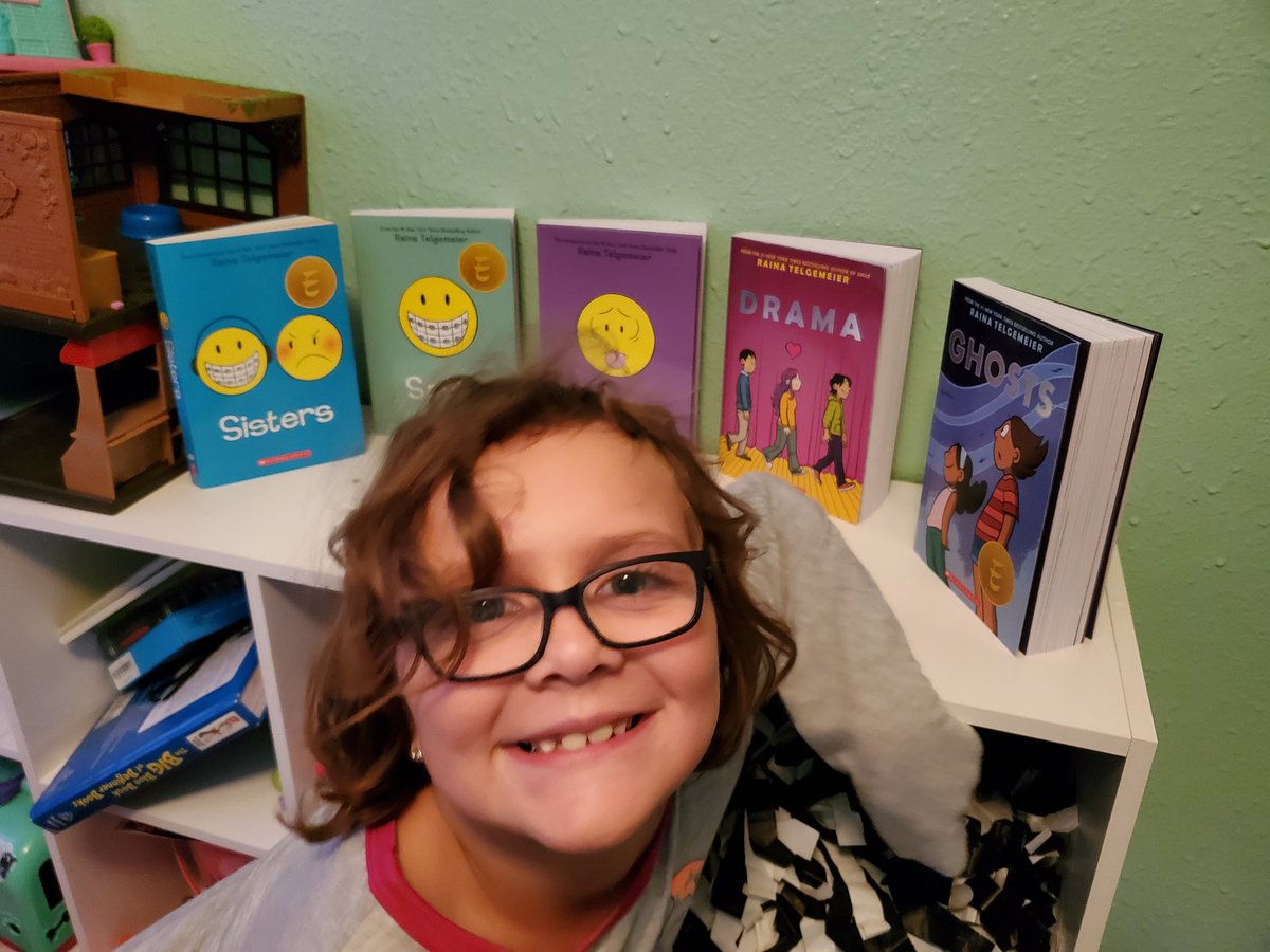 GoTeamEnglish's tweet photo. @rainatelgemeier #fangirl #readerforlife https://t.co/HLJu3AbFic