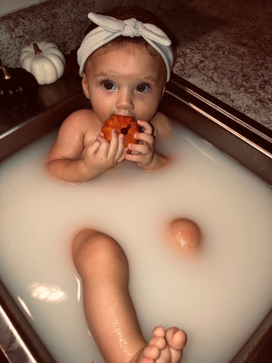1246Victor's tweet photo. Everleigh had a spa day with @_maaaayyyy today!! Looks like someone’s excited for her first fall💞 https://t.co/uxaHIQ4y77