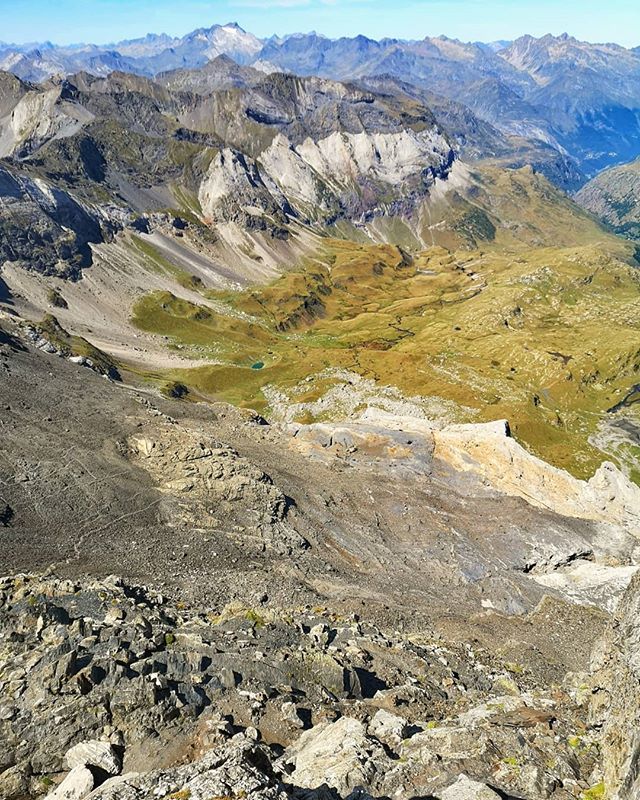 elporquet's tweet photo. Circ de Troumouse amb el Vinhamala al fons.
.
.
.
#troumouse #crestadetroumouse #crestadelamunia #lamunia #circdetroumouse #cirquedetroumouse #vinhamala #vignemale #pyrenees #pyrenees_pics #loves_pyrenees #fotopirineos #inpirineos #instapirineos #travesi… https://t.co/YclO6zoeLg https://t.co/6j3UjijVmC