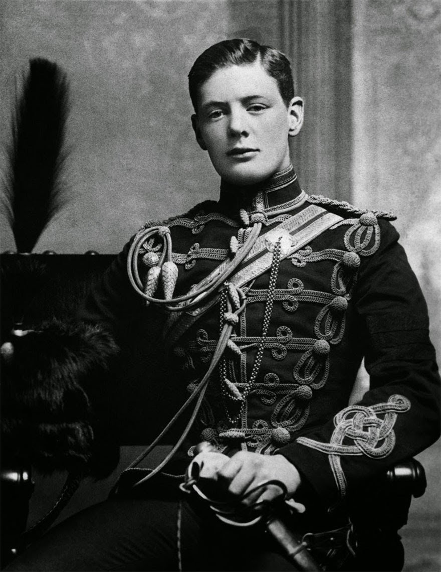 51- Une photo rare de Winston Churchill dans ses jeunes années (1895)