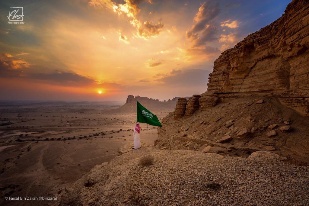 Saudi_MT's tweet photo. خفاق أخضر 🇸🇦
يرفرف عاليا
في تضاريس منوعة 
لوطن شامخ 

#اليوم_الوطني #همة_حتى_القمة https://t.co/X92Lh4YYWv