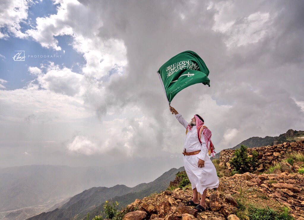 Saudi_MT's tweet photo. خفاق أخضر 🇸🇦
يرفرف عاليا
في تضاريس منوعة 
لوطن شامخ 

#اليوم_الوطني #همة_حتى_القمة https://t.co/X92Lh4YYWv
