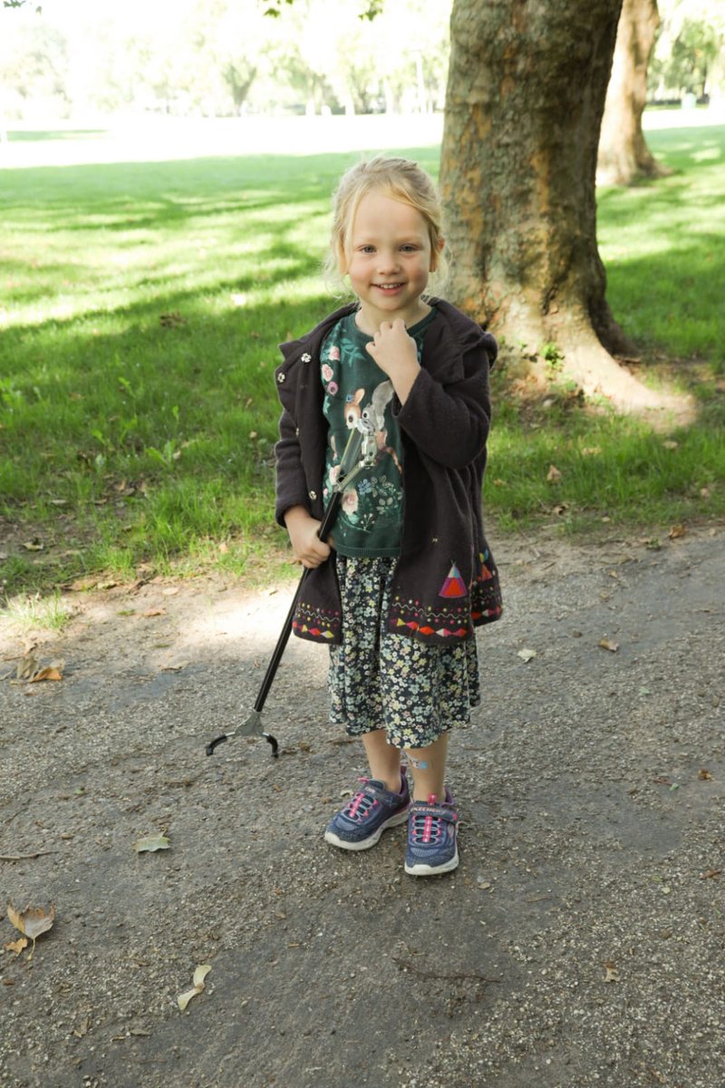 MilieuUtrecht's tweet image. Vrijwilligers maken Park Transwijk schoon tijdens #WorldCleanupDay #WorldCleanupDayNL op 21 september. En een jonge enthousiaste deelneemster!