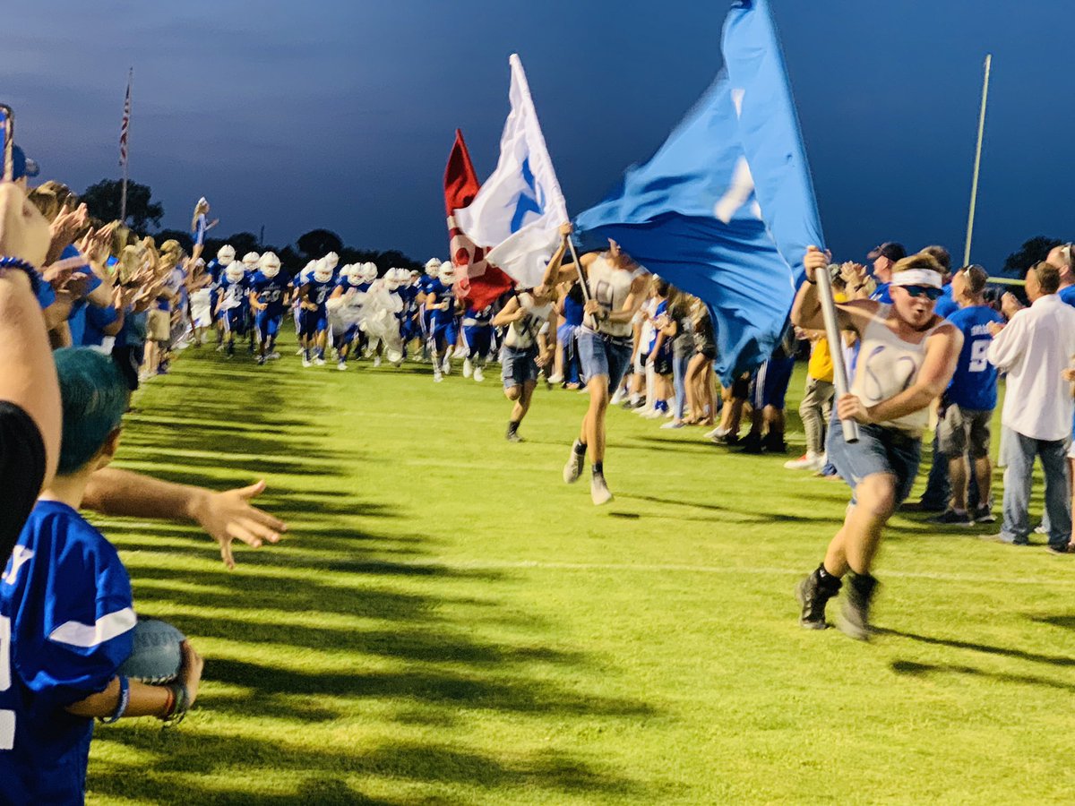 AngiePhifer's tweet photo. There is nothing, absolutely nothing, that comes close to a Forrest Homecoming!! What a great week!! Got to ride the fire truck in the parade with my class as we celebrate 25 years and finished it off with a big win Friday night!! 💙🚀❤️ #G2BAFR https://t.co/bcMfAtfii3