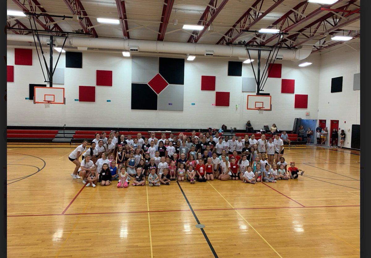 lowe_cha's tweet image. Little hornets cheer clinic was yesterday at Hickory middle school meet some of the next cheer athletes 
@HSD_Athletics