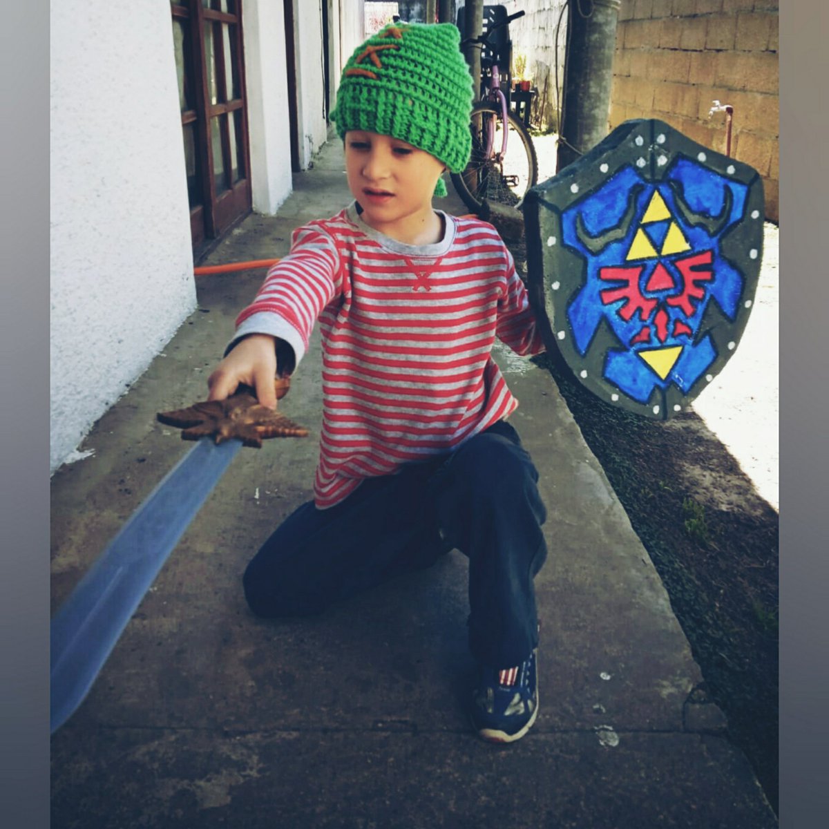 CoralindelMar's tweet photo. ¿Cuánta magia podemos crear mientras jugamos y nos divertirmos? Y si estamos vestidos de nuestro personaje favorito mucho mejor Que lo diga el bombón de Sebas acá ¿o debería llamarlo Link?
#linkhat #zelda
#elfo #crochet #crocheting #ganchillo #artesanía #handmade #regalos https://t.co/BUFlwy0F3s