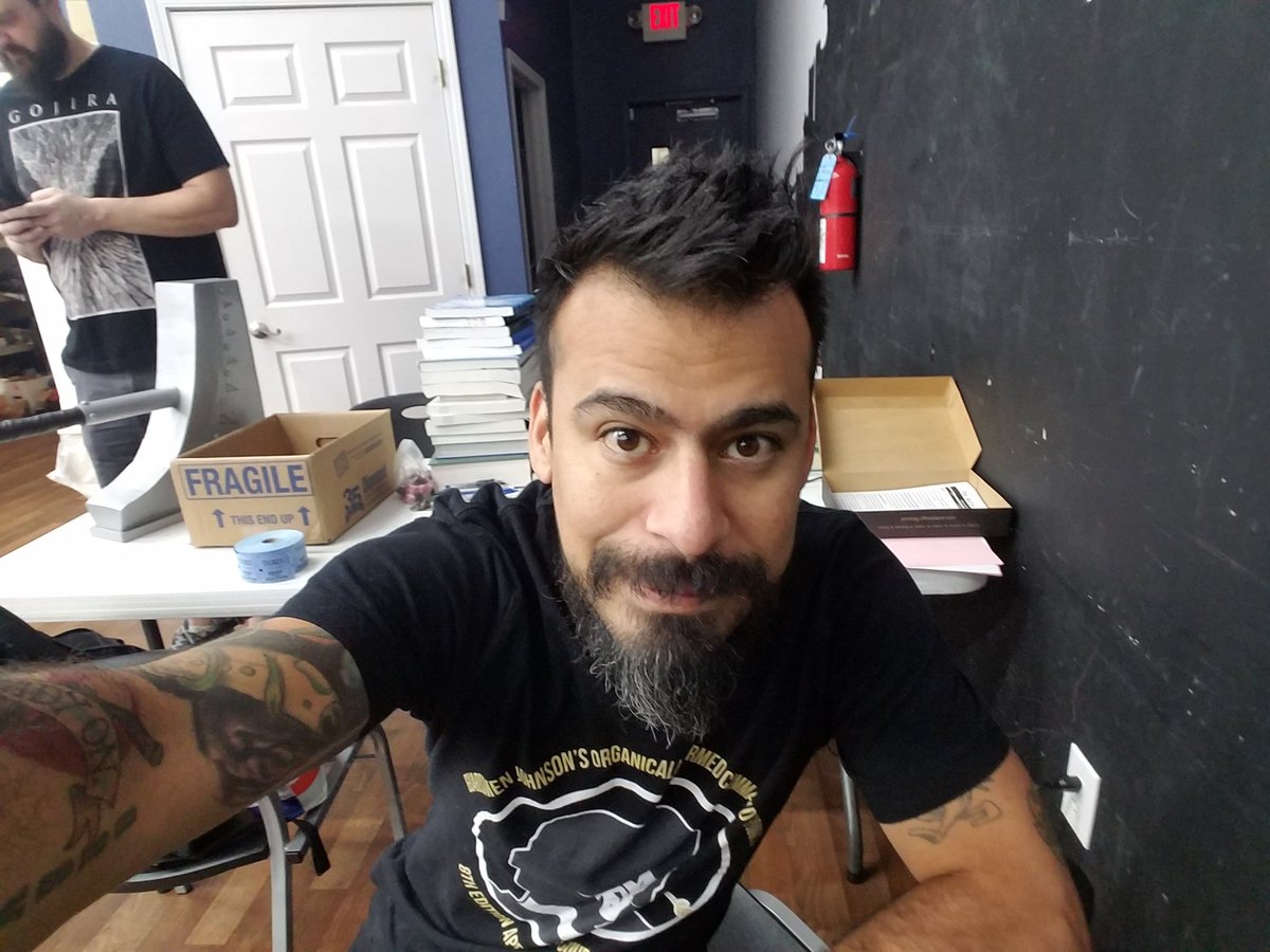 TheLonelyHavoc's tweet photo. Gearing up for day 2 at #BattleForBooks!! #AgeOfSigmar tournament is happening today!! Probably a smaller turnout but we gonna do it!! #warmongers!!! https://t.co/wyWPKi2IhX