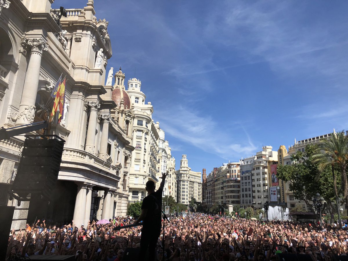 IvanLabarta's tweet image. Así hemos tenido hoy la Plaça de l’Ajuntament de València para celebrar la Semana Europea de Movilidad 2019. By Bike At The Opera, un tributo a Queen con #aNightAtTheOpera @anatopera #ILproduccion con la dirección musical de @dannygomezrock y la colaboración de @Talentum_Group