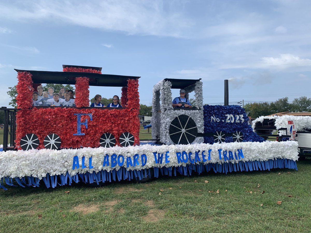 Forrest_Rockets's tweet photo. The float competition was pretty intense this year! Students, sponsors, and parents did an amazing job! 💙🚀❤️ https://t.co/sBu0IO5ygi