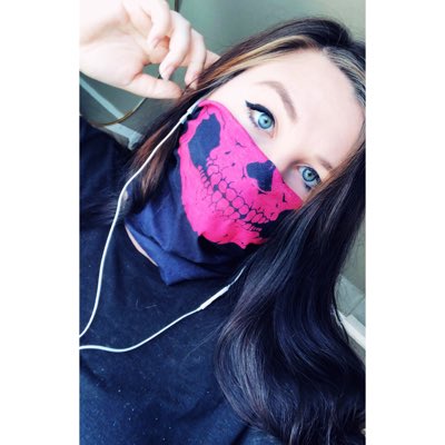 Hollyisarocket's tweet photo. #2emo4u https://t.co/veXWdiT1vB