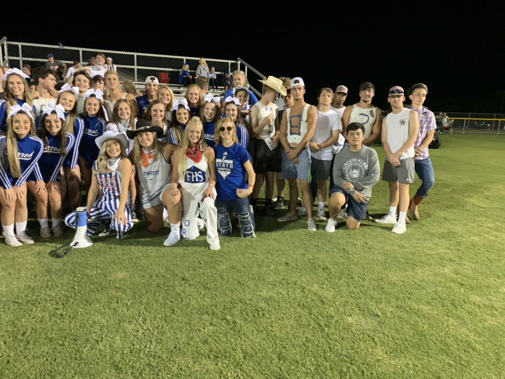 Forrest_Rockets's tweet photo. We have the absolute best student section!! 💙🚀❤️ https://t.co/HvQNtalEHP