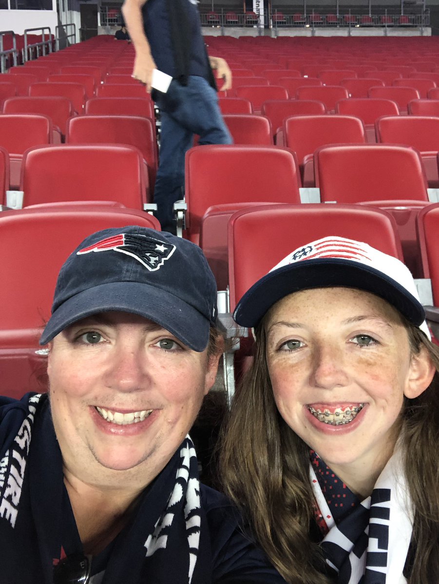 skyelili's tweet photo. @NERevolution @REALSlyde @RevsBattalion #ScarfSunday #NERevsFanAppreciation My lily and I represented yesterday https://t.co/Jn2KmElizM