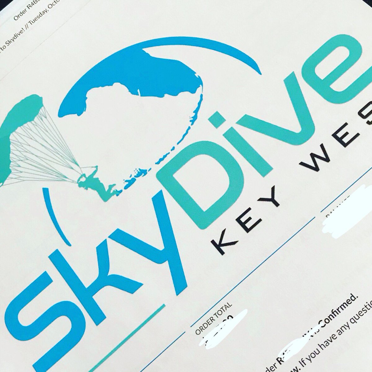 SkyBlueCrampy's tweet photo. Skydive Booked ✅... so bloody excited... don’t tell the Mother though... she’ll have a fit... 😂✈️ 🌎🇺🇸 #skydive #doitdoitnow https://t.co/YhR2apsPgk