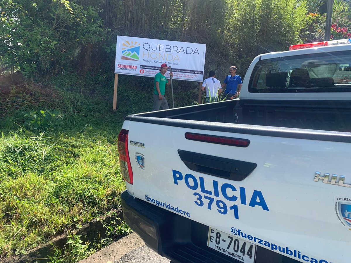 hazelca80147732's tweet photo. Delegación Distrital Damas, en una mañana de éxitos con la comunidad de Quebrada Honda!#proyectoconcluido! @fuerzapublicaCR @dcalderonfp https://t.co/yjv5Z4GLAm
