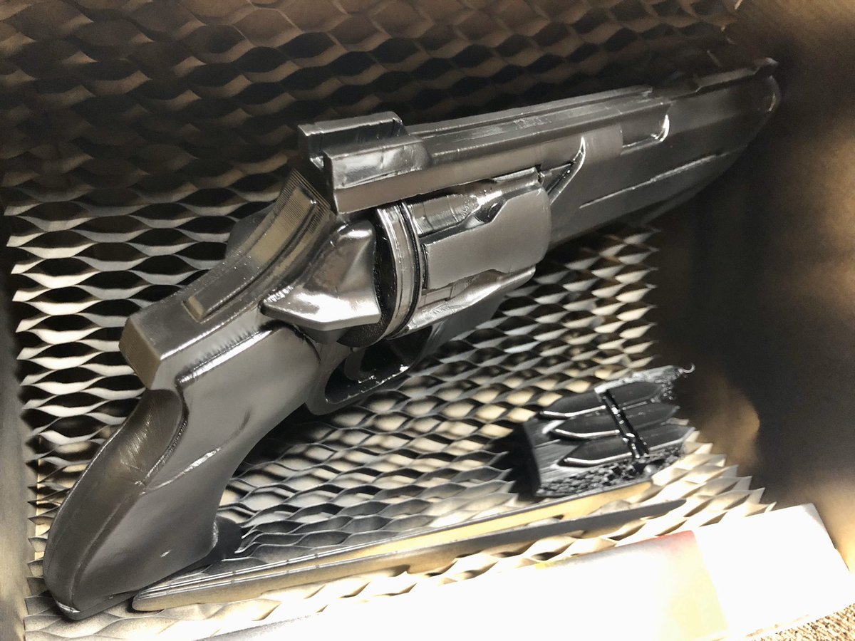 DIGIUSAGI's tweet image. 黒サフ吹いた^_^
一色になるとデコボコが気になるがパテ処理とか研磨はノウハウと腕と工具が足らないのでこのまま進めるてみるかな

#FLASHFORGE_Traning2 
#FLASHFORGE