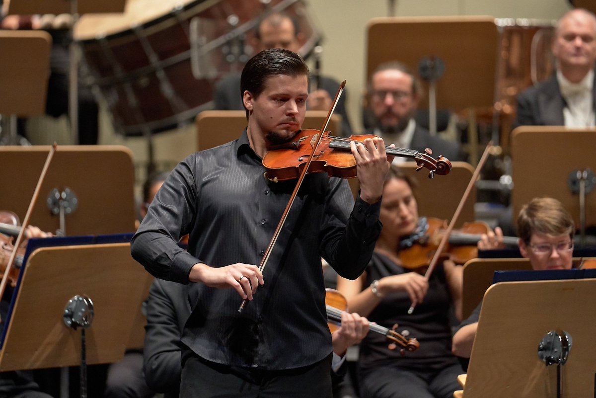 SevillaROS's tweet image. 🎻 El concierto de apertura de la ROSS del pasado jueves "#Liszt y los jóvenes genios" nos dejaba estas imágenes.

¿Estuviste con nosotros? ¿Qué te parecieron estas jóvenes promesas de la música? #GeniosROSS 

📷 @GMendoMurillo