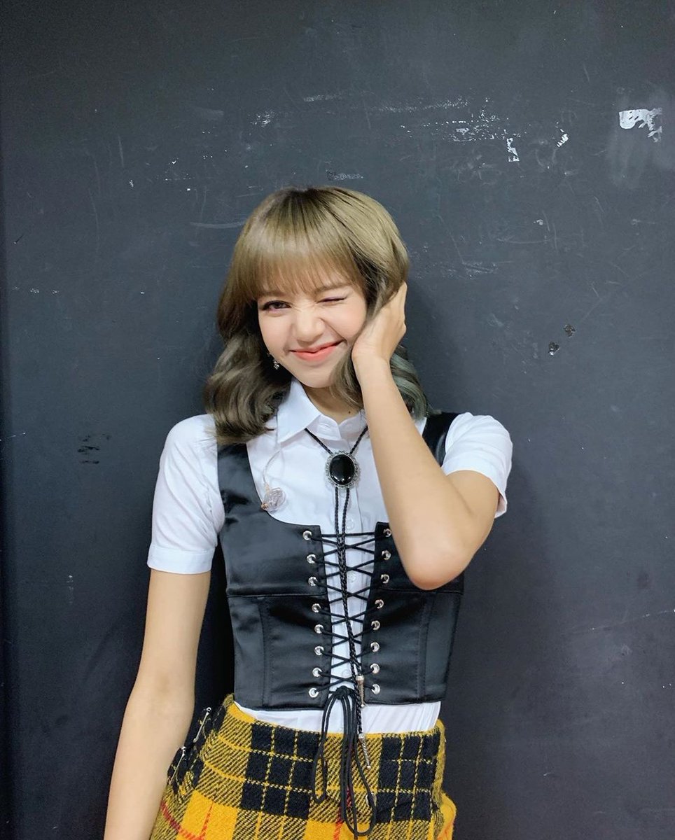 NiNiTrans's tweet photo. [#BPTrans]
BLINKs! It was really great being able to share this precious time with you! Thank you for not changing and being by our side! You know?? We won't exist without BLINKs~~~? hehe Love you BLINKS!

190922
lalalalisa_m IG update

#Lisa #BLACKPINK  #BLACKPINKPrivateStage https://t.co/E5nVcN0y8G