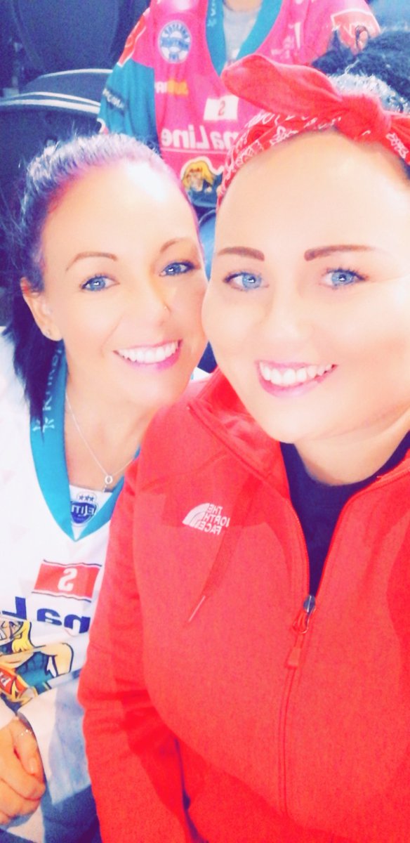 Camden77's tweet photo. @BelfastGiants Another Day Another Game.. Let's Go Giants 🏒⛸️🥅🚨 #GiantSelfie https://t.co/y1RDOvbSf8