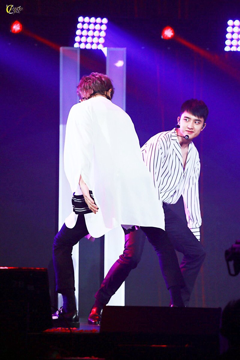 bbaekdochan's tweet photo. นานๆทีจะเห็นคยองซูเต๊าะชานยอลก่อนอ่ะ โมเม้นอะไรแบบนี้ก็คือทัชใจคนชิปมาก ยัยหนูไม่อ่อนโยนกับทั้งเราและพี่เขาเรย https://t.co/42k3kzyYZ0