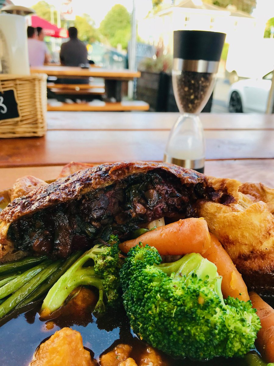 Folk Features tweet media