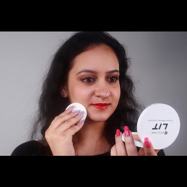 MyglammP's tweet photo. Get that #NoFilter radiance with  LIT RADIANT MATTE COMPACT!⁠⠀
.⁠⠀
.⁠⠀
.⁠⠀
#MyGlamm #MyGlammCosmetics #MyGlammMakeup #Makeup #Beauty #IndianMakeup #IndianBeauty #MakeupTutorial #HowToMakeup #MakeupVideos ⁠⠀
#VeganMakeup #LIT #LITAF #Compact #PressedPowder ⁠⠀ https://t.co/Kf81KmOwfG