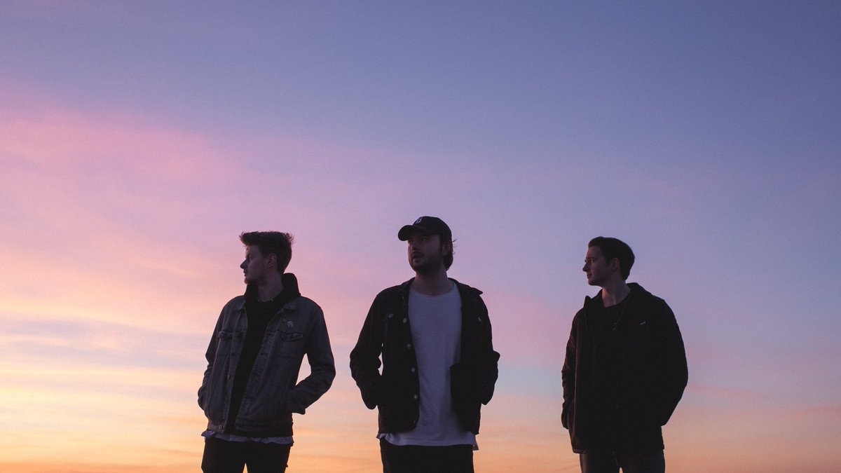 Stoked to be supporting @PresstoMECO at <a href="/sneakypetesclub/">Sneaky Pete's</a> on October 24th.

Tickets on sale now.
donniewillow.bigcartel.com

<a href="/gigsinscotland/">Gigs in Scotland</a>