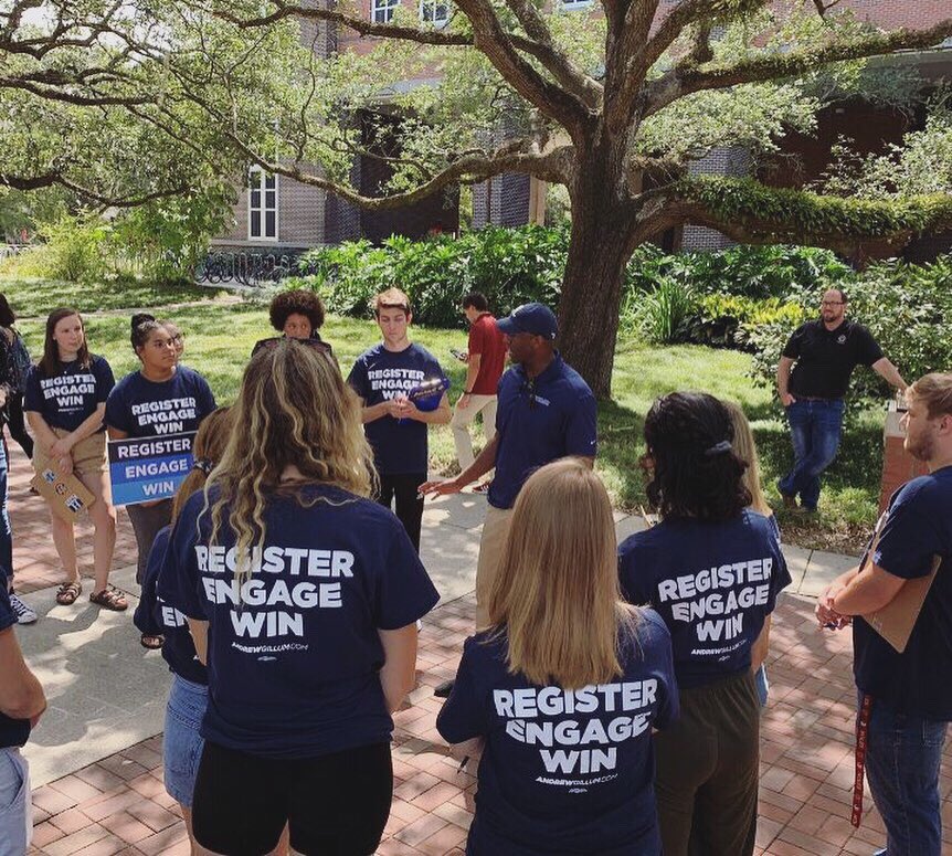 FSUDems's tweet photo. Tuesday is #NationalVoterRegistrationDay and we’re celebrating by registering as many folks as possible! Join us in front of HCB from 8-4 as we celebrate the most wonderful time of the year! #FSU #CDAvotes https://t.co/3qk4OG07eB