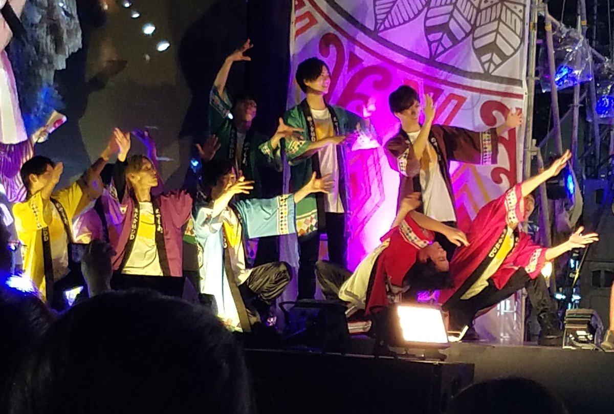 彩子 Sur Twitter フィナーレでたくさんのグループの中オタ芸をしてたのがmesemoa です 歌よし踊りよしコントよしの唯一無二のアイドル 機関銃に撃たれたみたいになってる赤い法被の彼がエースで ステージ上に煙が上がるとびびってた黄色の法被の彼がリーダー