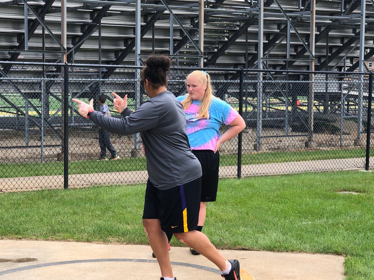 JaecyNelson's tweet photo. A huge thanks to Coach Bliss for helping me break down my form! Putting in work to get better separation and more explosion with my hips/legs! https://t.co/6cq9lVBWoi