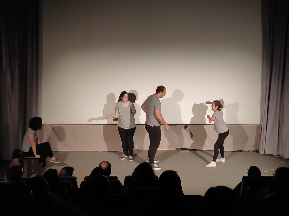 FestImproOnda's tweet photo. ‘Fivo emergentes’. El futuro de la impro, a escena en el #FIVO2019 https://t.co/l9H8Eq4OIl