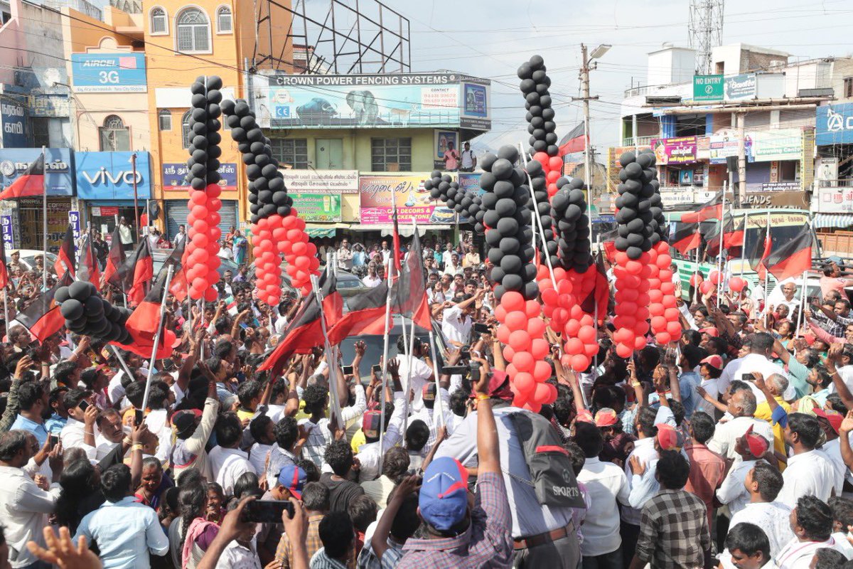 Udhaystalin's tweet photo. கோவை வடக்கு மாவட்டம் மேட்டுப்பாளையம் பேருந்து நிறுத்தம் அருகிலுள்ள பேரறிஞர் அண்ணாவின் சிலைக்கு மாலை  அணிவித்து மரியாதை செலுத்தினேன். கழகத்துக்குக் கடமை, கண்ணியம், கட்டுப்பாடு கற்றுத் தந்த அண்ணாவின் புகழைப் போற்றுவோம். https://t.co/J6H2SUGqJo