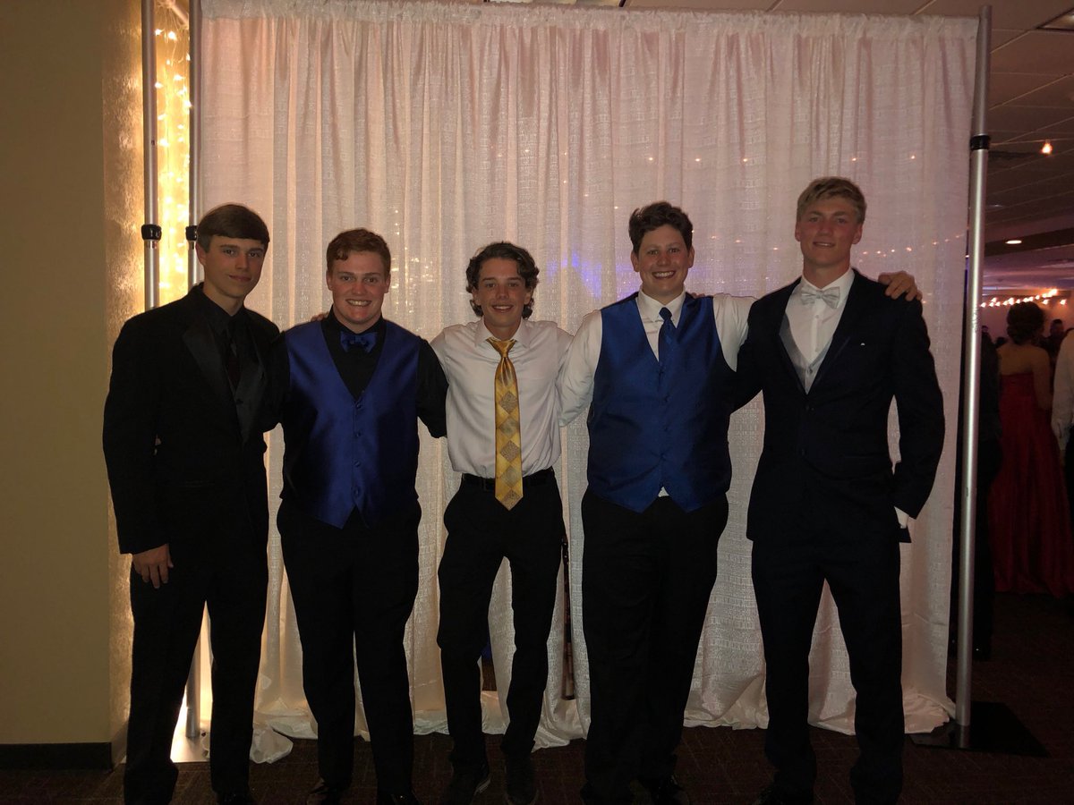 jett_d_12's tweet photo. Happy birthday Gerald ly buddy @justin92201 https://t.co/L4n6Cautaj