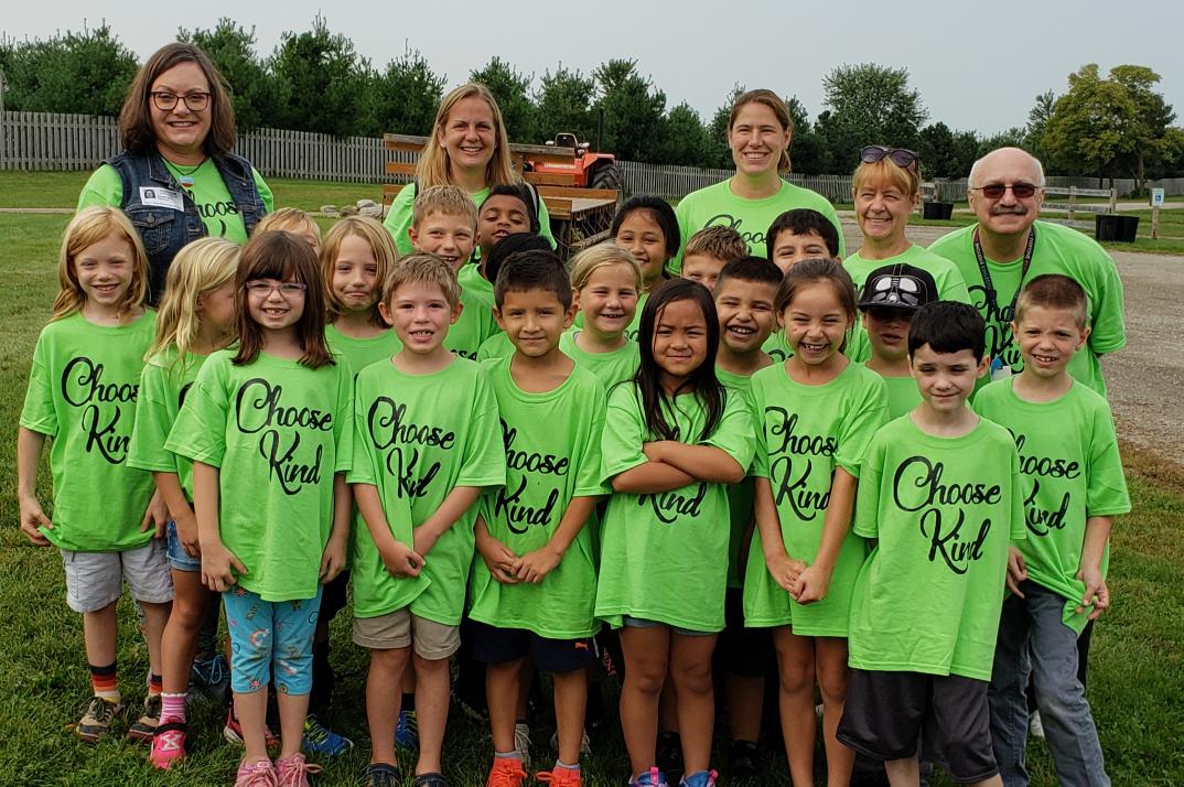kelly_werle's tweet photo. @VV_Voyagers My awesome class at Richardsons for fun and pumpkin picking. They had a great time! #enjoytheview #weare2nd https://t.co/KsXiZTxDGz