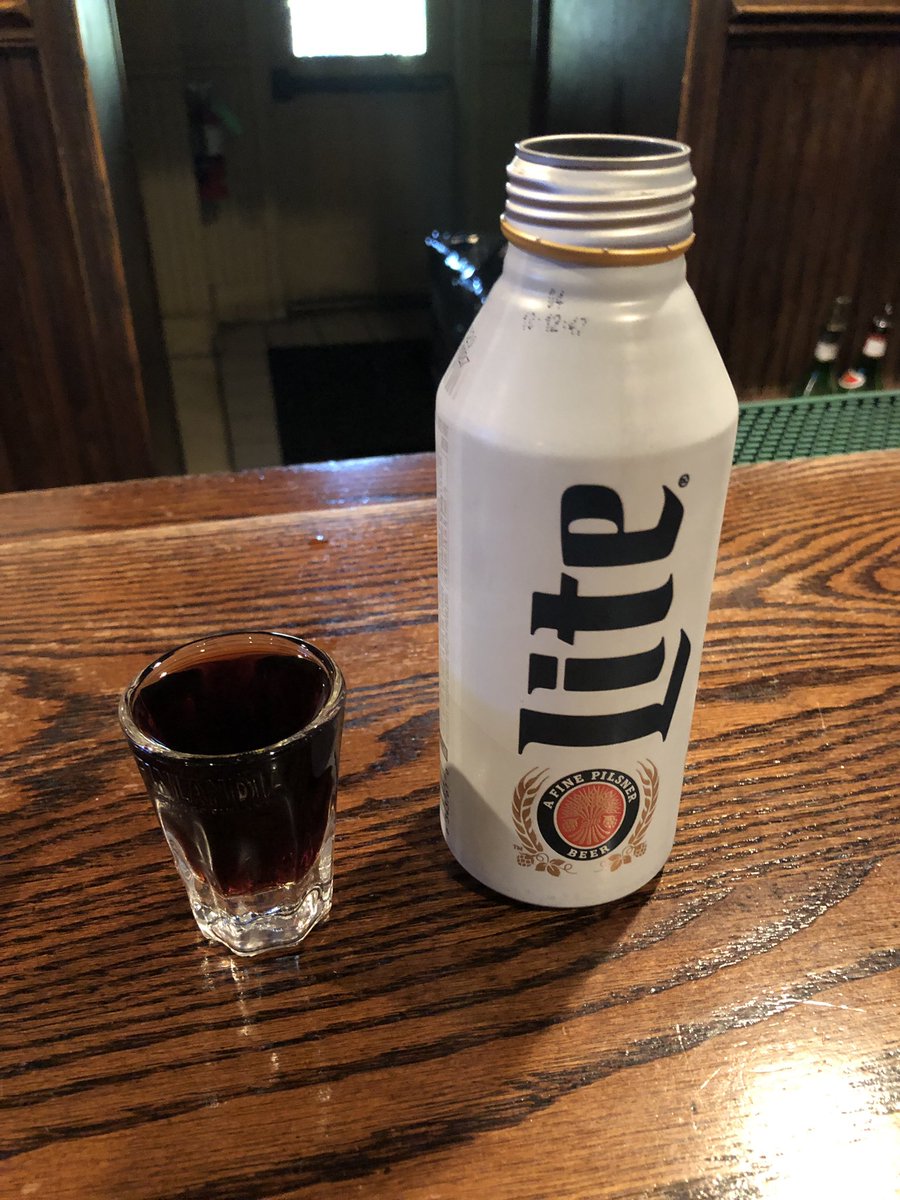 cap_018's tweet photo. In order to properly do justice to the #legend @carlruiz had to do a little #ruizing #ForEverRuizing #RIP #pinkieup https://t.co/Vo1Nx8sbGr