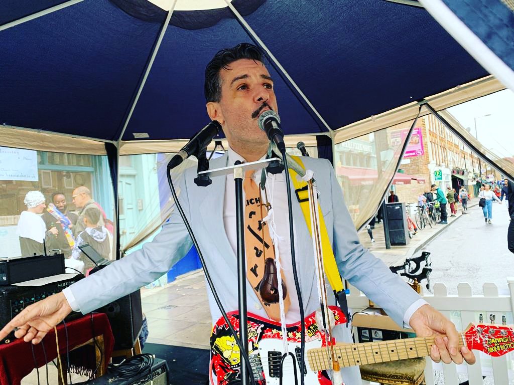 oscarmicmusic's tweet photo. Car free day was a BLAST! Thanks so much @londonhairsalonsalonn16 See you at @thegladpub on Saturday#freeconcert #freegig #stokenewington #stokie #hairdresser #carfreeday @londonhairsalonsalonn16 #n16 #n16life #n16experience pic @misstadobalina @thevolunteers whipped up a storm https://t.co/d6IykcSRlE