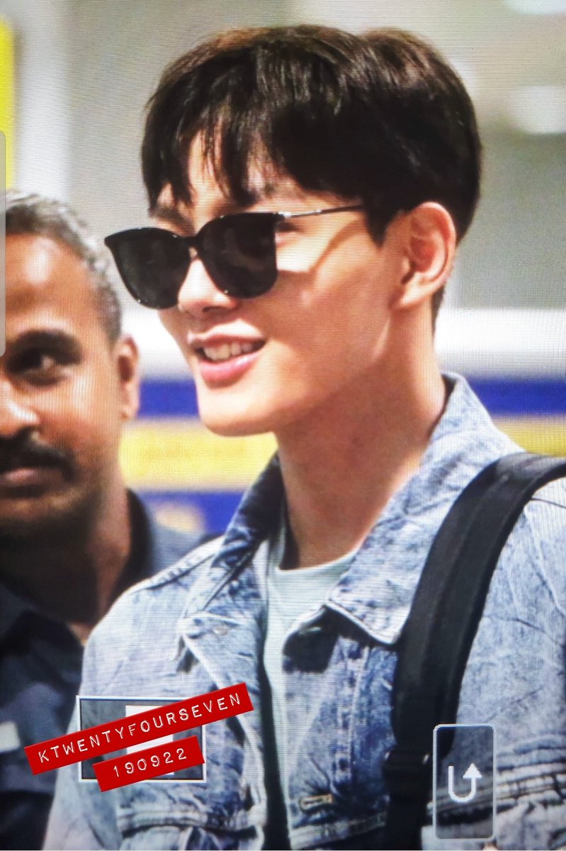 Ktwentyfour7's tweet photo. [Preview] 180922 #YeoJinGoo Arrival in Singapore
[Hotel Del Luna Star Tour]

#yeojingooinsg #여진구 #9oo그램 
@Actor_Yeo https://t.co/DrOls2vtrm