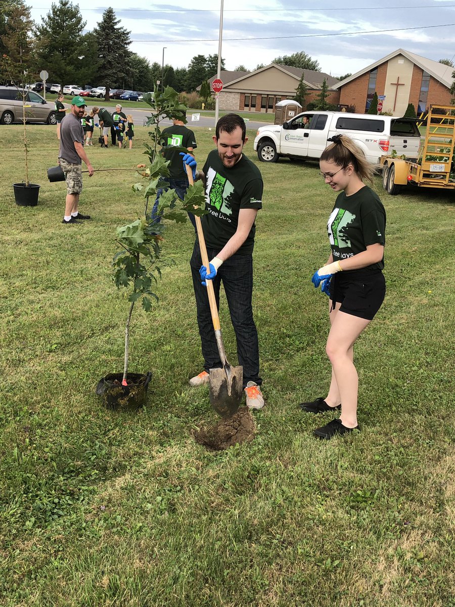 Kelly_Jones55's tweet photo. Chatham Tree Days @DelrueSherry @MaulikBhatt_ @ShaneKennedy_TD https://t.co/Keccknkc6O