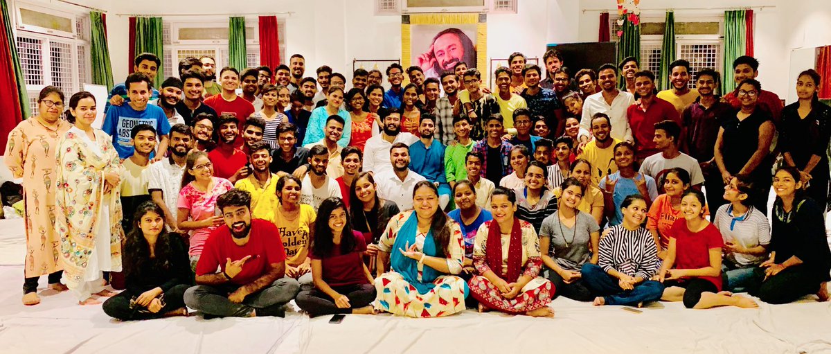 Theashwaniarora's tweet photo. One more burst of #Sattva in #Meerut 
This smiling group just completed the #happiness program for youth with #blessings of @SriSri Gurudev.
Join us for the next dhamekadaar #youth program in meerut 15-20 October.
#weekendvibes #SundayFunday #SelfieSunday #SpotlightSunday https://t.co/p7XhkoYmB2
