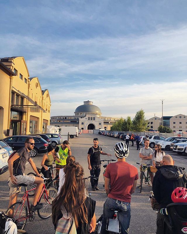#startingthesix with <a href="/fiabverona/">FIAB Verona</a> 🚴🏼‍♀️🚴🏽‍♂️ il nostro microfestival urbano è iniziato con una biciclettata per la Z.A.I passando anche accanto alle nostre vecchie sedi.

#interzona #associazioneinterzona #supportiz #zaiverona #bikeporn #fiab ift.tt/2V9enEk