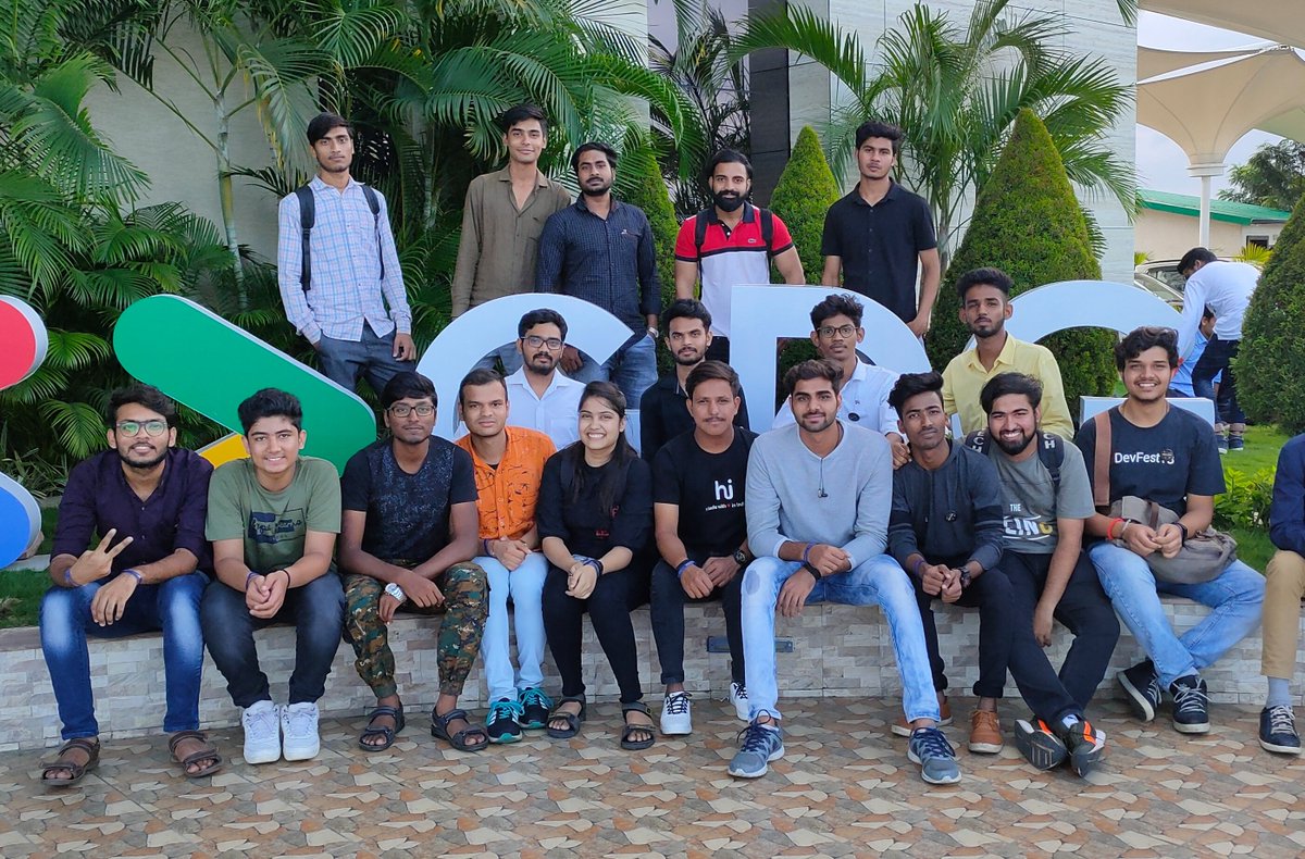 _p4nk4j's tweet photo. Had a great day at #DevFest19  with the #TeamArmour. Interacted with many experts and folk. 
#gdgindore #Devfest19Indore #GoogleDevFest #GoogleForIndia  @CyberKnight00 @Vanshal2003 @jainsagar13131 https://t.co/zqj0t1lDY0